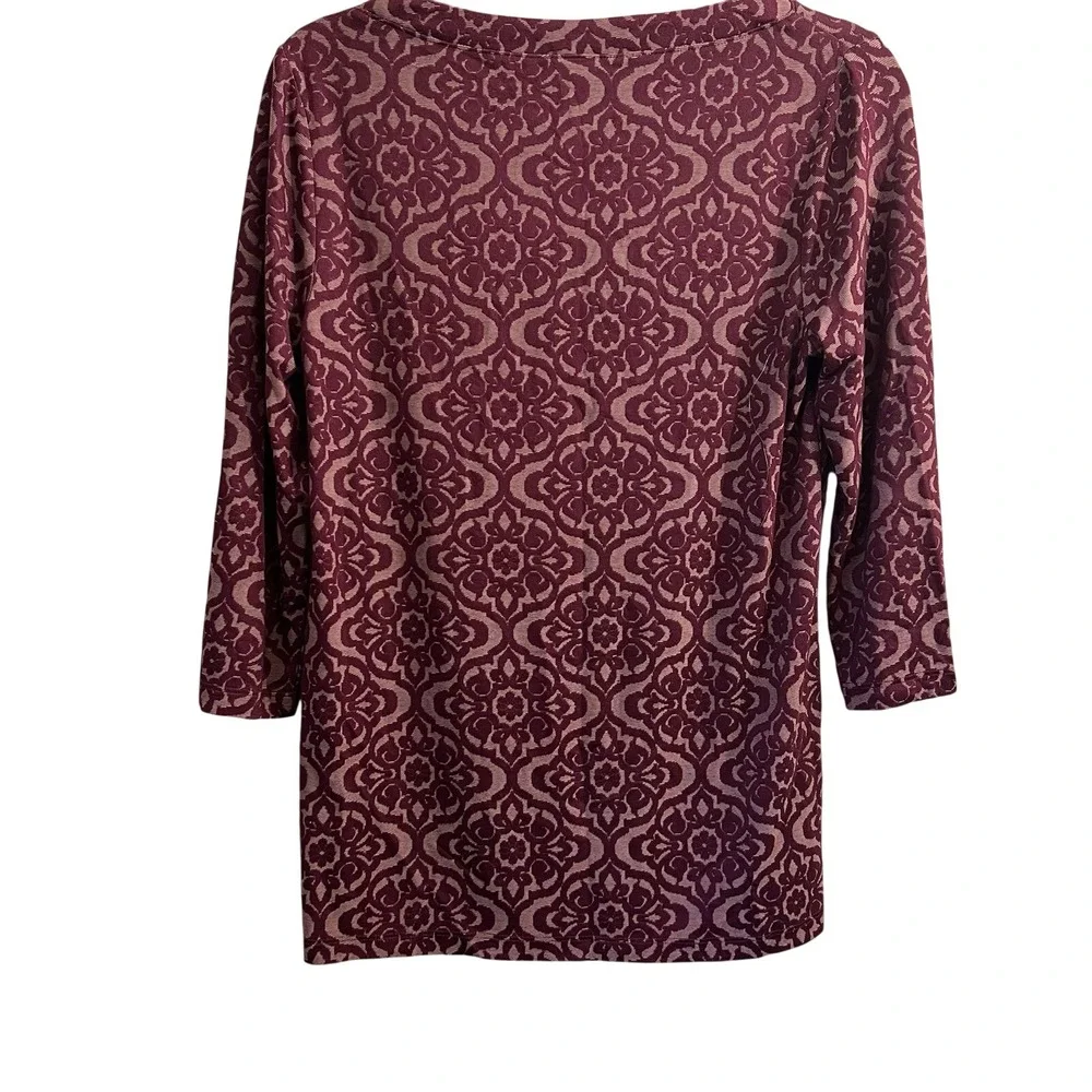 Chicos Damask Medallion Knit Top Burgundy Mauve 3/4 Sleeve Boat Neck Size‎ 0 S - Picture 2 of 4